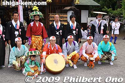 Taiko drum troupe
Keywords: shiga moriyama naginata-furi dance matsuri festival children 