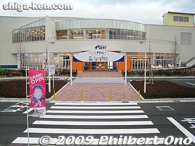 Pieri Moriyama, a new shopping mall near the lake shore.
Keywords: shiga moriyama shopping mall 