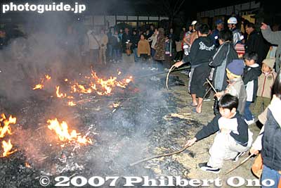 The festival ended quickly. A lot faster than the Katsube Shrine's Fire Festival held at the same time.
Keywords: shiga moriyama sumiyoshi shrine fire festival hi matsuri