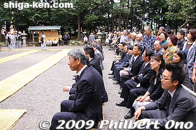 Local dignitaries attending the event. 
Keywords: shiga moriyama shimoniikawa jinja shrine sushikiri matsuri festival sushi-kiri 