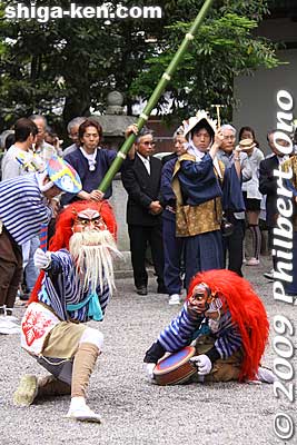 Also see my [url=http://www.youtube.com/watch?v=0_4CjYXHCls]YouTube video here.[/url]
Keywords: shiga moriyama shimoniikawa jinja shrine sushikiri matsuri festival sushi-kiri 