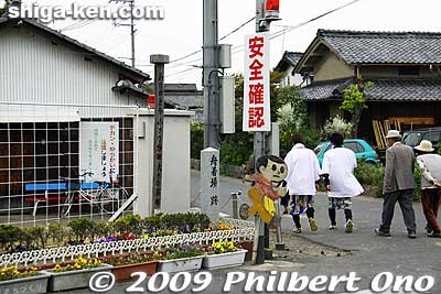 Marker indicating a boat landing at this street corner across from the shrine.
Keywords: shiga moriyama 