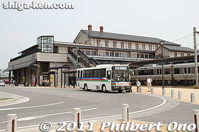 Go to the west side of Nagahama Station to catch the shuttle bus going to the Go and Azai Sisters Expo pavilions. Buy the roundtrip bus ticket at the little office near the bus stop at the train station.
Keywords: shiga nagahama go azai sisters expo nhk taiga drama train station