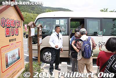 At the Odani pavilion at the foot of Mt. Odani, a shuttle bus to Odani Castle with a tour guide is provided for 500 yen roundtrip during 2011. A lot easier than walking up the mountain.
Keywords: shiga nagahama go azai sisters expo nhk taiga drama 