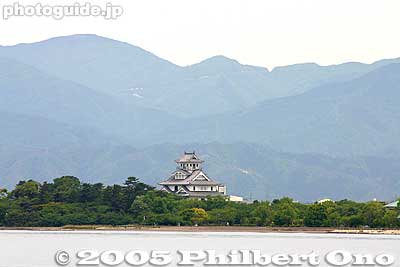 Nagahama Castle as seen from Lake Biwa.
Keywords: shiga nagahama castle lake biwa