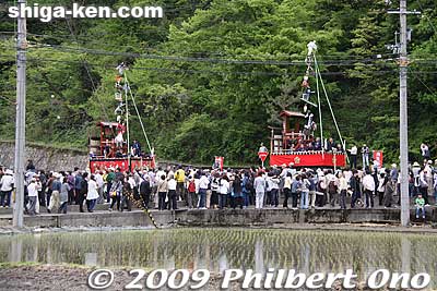 Two festival floats are ready to join the procession amid rice paddies.
Keywords: shiga nagahama yogo chawan matsuri float festival 