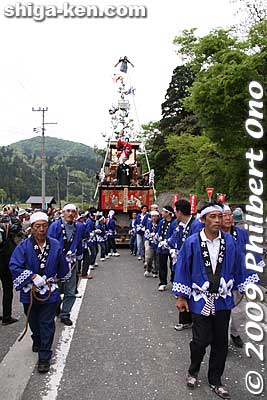 Following the procession, the floats are then pulled along.
Keywords: shiga nagahama yogo chawan matsuri float festival 