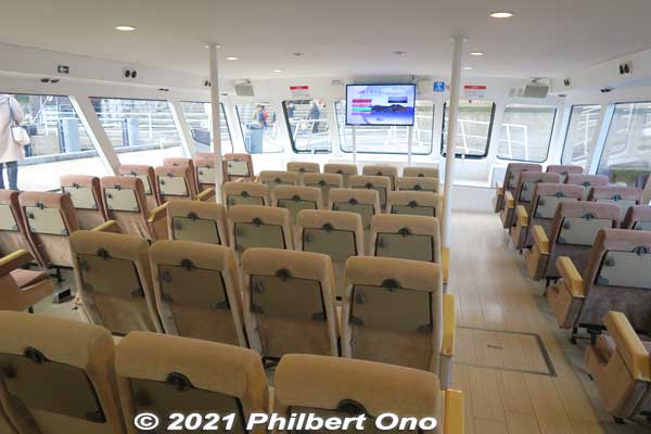 Inside the boat. Very comfortable and well heated in winter.
Keywords: shiga nagahama port Lake Biwa biwako cruise boat