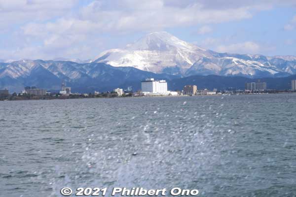 Leaving Nagahama in winter. After a major snowfall in late Jan. 2021, went on a scenic snow cruise on Lake Biwa.
Keywords: shiga nagahama port Lake Biwa biwako cruise boat