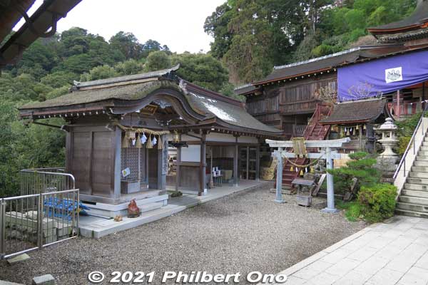Tsukubusuma Shrine used to be part of Hogonji, but it's now legally separate from the Buddhist temple as mandated by law. 
Keywords: shiga nagahama Lake Biwa Chikubushima Tsukubusuma Shrine