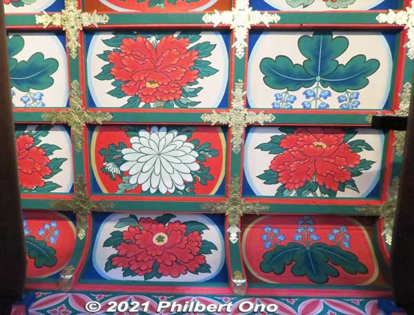 Kannon-do ceiling of painted flowers. Peonies (red), chrysanthemum (white), and paulownia (blue). 牡丹、菊、桐 
Keywords: shiga nagahama Lake Biwa Chikubushima Hogonji Kannon-do