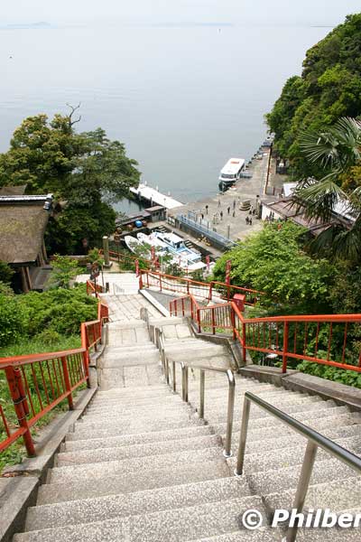 Steps between the Karamon Gate and Benzaiten-do.
Keywords: shiga nagahama Lake Biwa Chikubushima Hogonji