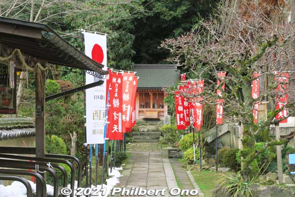 Sanryudo Shrine right next to Benzaiten-do. Worships the dragon god or the god of water. 三龍堂
Keywords: shiga nagahama Lake Biwa Chikubushima Hogonji