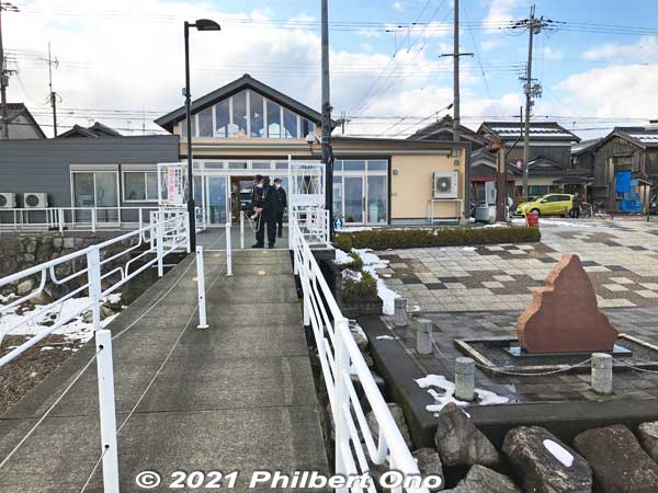 Walking to Imazu Port on the boat dock. New Imazu Port building.
Keywords: shiga takashima Imazu Port