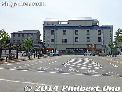 JR Nagahama Station and wedding hall (right).
Keywords: shiga nagahama station train