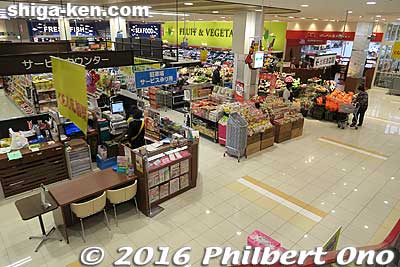 Mondecool supermarket on 1st floor.
Keywords: shiga nagahama station mondecool heiwado supermarket shops