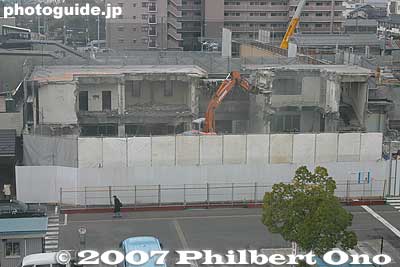 The old Nagahama train station building being torn down in Jan. 2007.
Keywords: shiga nagahama JR train station