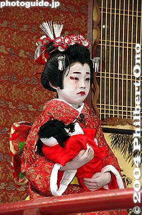 Shedding real tears...
Keywords: shiga nagahama hikiyama matsuri festival float kabuki boys 