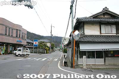 Road to Kan'onji temple and marker of Ishida Mitsunari's estate
Keywords: shiga nagahama ishida mitsunari birthplace