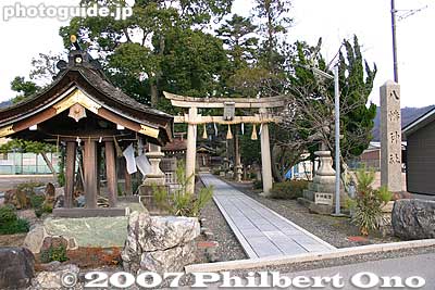 Nearby Hachiman Shrine.
Keywords: shiga nagahama ishida mitsunari birthplace torii shinto shrine