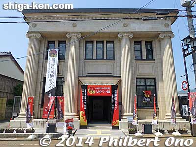 Former bank building called Sengoku Taiga Kinomoto-kan (戦国大河きのもと館). Has served as a venue for local expos.
Keywords: shiga nagahama kinomoto-juku