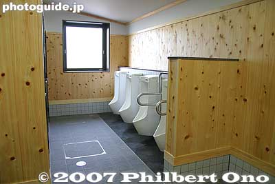 Men's restroom made of wood. Very nice.
Keywords: shiga nagahama kinomoto station
