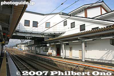 Kinomoto Station as seen from the train.
Keywords: shiga nagahama kinomoto station