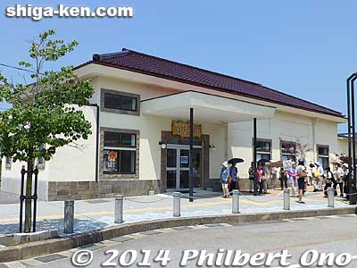 Old Kinomoto Station now has a new paint job.
Keywords: shiga nagahama kinomoto-juku station