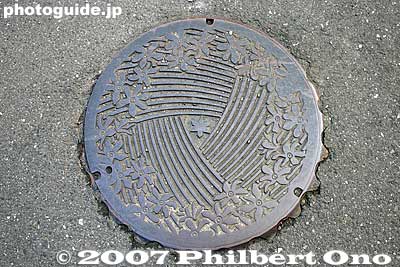 Kinomoto manhole, Shiga Pref.
Keywords: shiga nagahama kinomoto station manhole shigamanhole