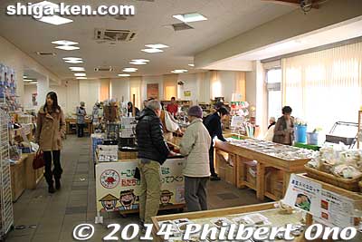 Inside Kohoku Mizudori Station, selling local products and souvenirs.
Keywords: shiga nagahama Kohoku Mizudori Station michinoeki