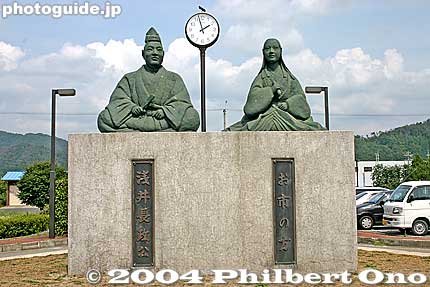 Outside Kawake Station is a statue of Lord Azai Nagamasa and wife Ichi who was Oda Nobunaga's younger sister. They lived in Odani Castle and had three famous daughters: Chacha, Hatsu, and Go.
Keywords: shiga nagahama kohoku-cho kawake train station 