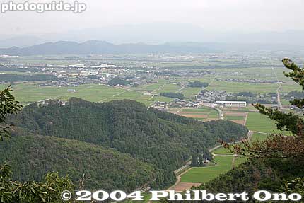 As you go higher up, the views get better.
Keywords: shiga nagahama kohoku-cho odani castle mt. mountain 
