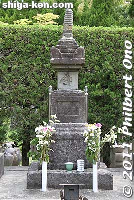 Grave of Azai Sukemasa (1491-1542) at Tokushoji temple in Nagahama, Shiga. He was the first lord of Odani Castle. 浅井亮政の墓 長浜市徳勝寺
Keywords: shiga nagahama Tokushoji temple azai nagamasa graves 