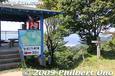 Another trail from the summit of Shizugatake is next to this lookout deck. 
Keywords: shiga nagahama kinomoto mt. shizugatake