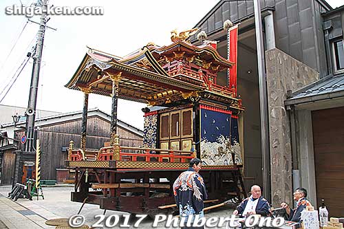 Hikiyama float was also displayed near the museum.
Keywords: shiga nagahama shusse matsuri festival kimono ladies women