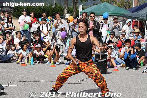 Flame juggling.
Keywords: shiga nagahama torahime street performers daidogei