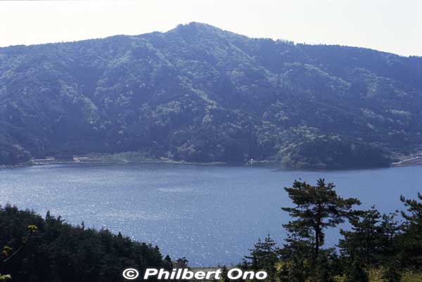 View of Lake Yogo from the hiking trail from Mt. Shizugatake.
Keywords: shiga nagahama lake yogo