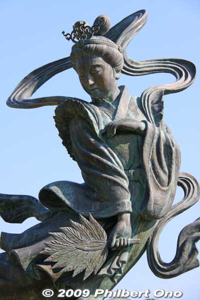 Swan maiden statue at Lake Yogo. Monument built in Nov. 1994.
Keywords: shiga nagahama lake yogo japanlake