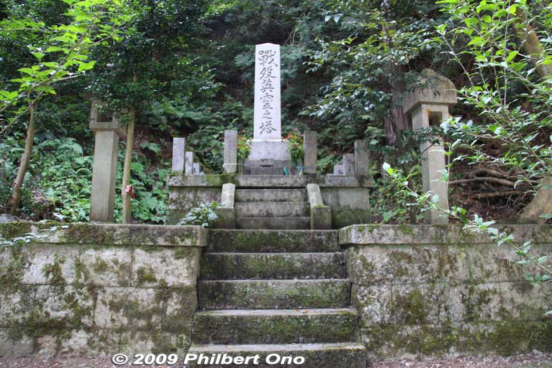 Memorial for Yogo's war dead.
Keywords: shiga nagahama lake yogo