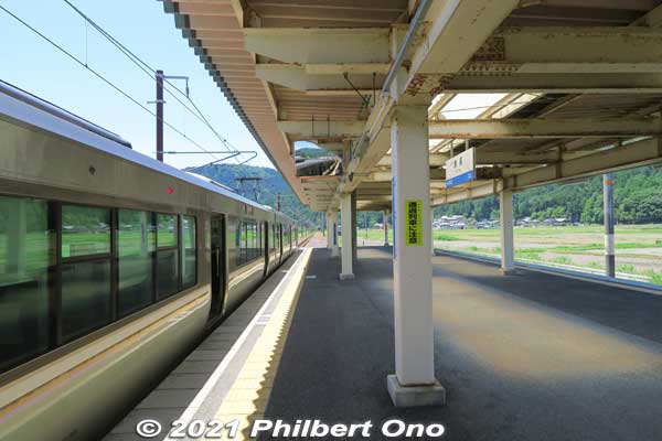 JR Yogo Station train platform.
Keywords: shiga nagahama lake yogo