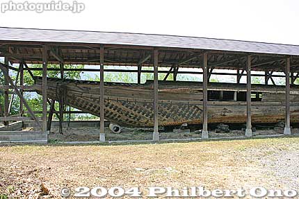 The wooden maruko-bune boat was a common sight on Lake Biwa before railroads were built. They were mainly used for shipping cargo between Kyoto and the northern region of Fukui, Kanazawa, etc.
Keywords: shiga prefecture nishi azai sugaura