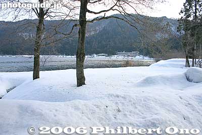 Yogoko-so lodge in the distance
Keywords: shiga prefecture yogo-cho lake yogo winter snow