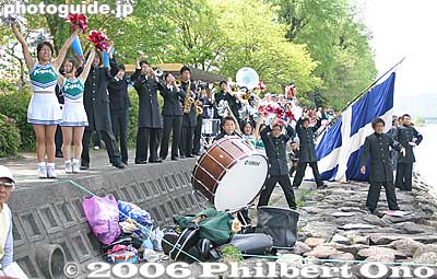 Kyoto University's cheering section for the 8-man race
Complete with cheerleaders.
Keywords: shiga prefecture otsu lake biwa biwako regatta boat race rowing regattabest