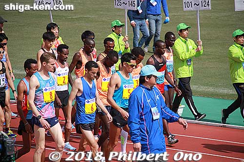 The elite runners are on the front line.
Keywords: shiga otsu biwako mainichi lake biwa marathon