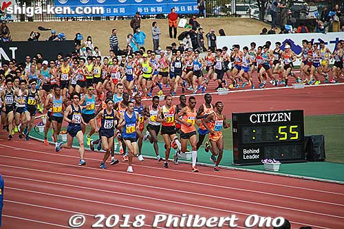 After 55 sec., runners at the 73rd Lake Biwa Mainichi Marathon at Ojiyama Stadium on March 4, 2018 in Otsu, Shiga Prefecture.
Keywords: shiga otsu biwako mainichi lake biwa marathon