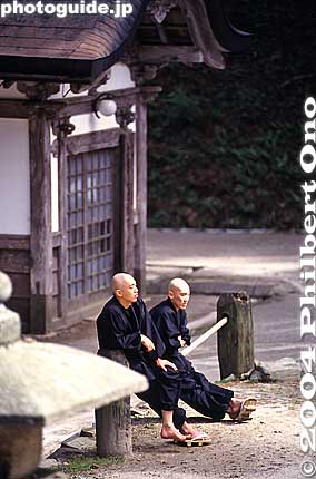 Monks
Keywords: shiga otsu enryakuji buddhist temple tendai national treasure 