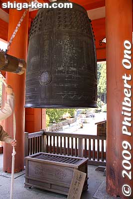 Offer 50 yen to ring the bell.
Keywords: shiga otsu enryakuji buddhist temple tendai 