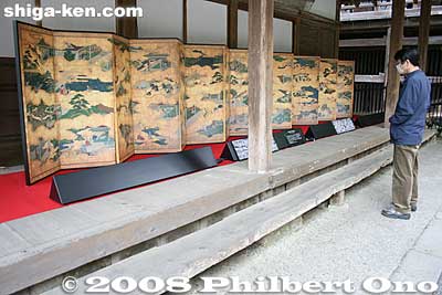 Near the entrance to the Hondo main hall is this Genji Monogatari folding screen replica.
Keywords: shiga otsu tale of genji monogatari novel millenium ishiyamadera