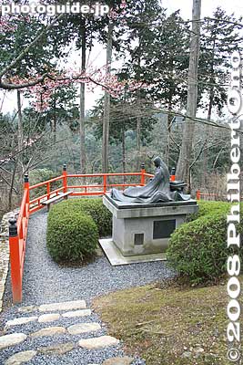 Sculpture of Lady Murasaki Shikibu.
Keywords: shiga otsu tale of genji monogatari novel millenium ishiyamadera