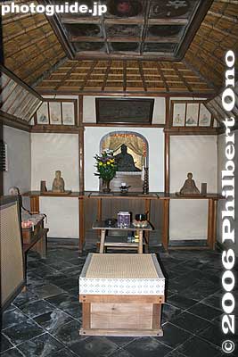 Okinado Hall with a statue of Basho. 翁堂
Keywords: shiga otsu gichuji temple
